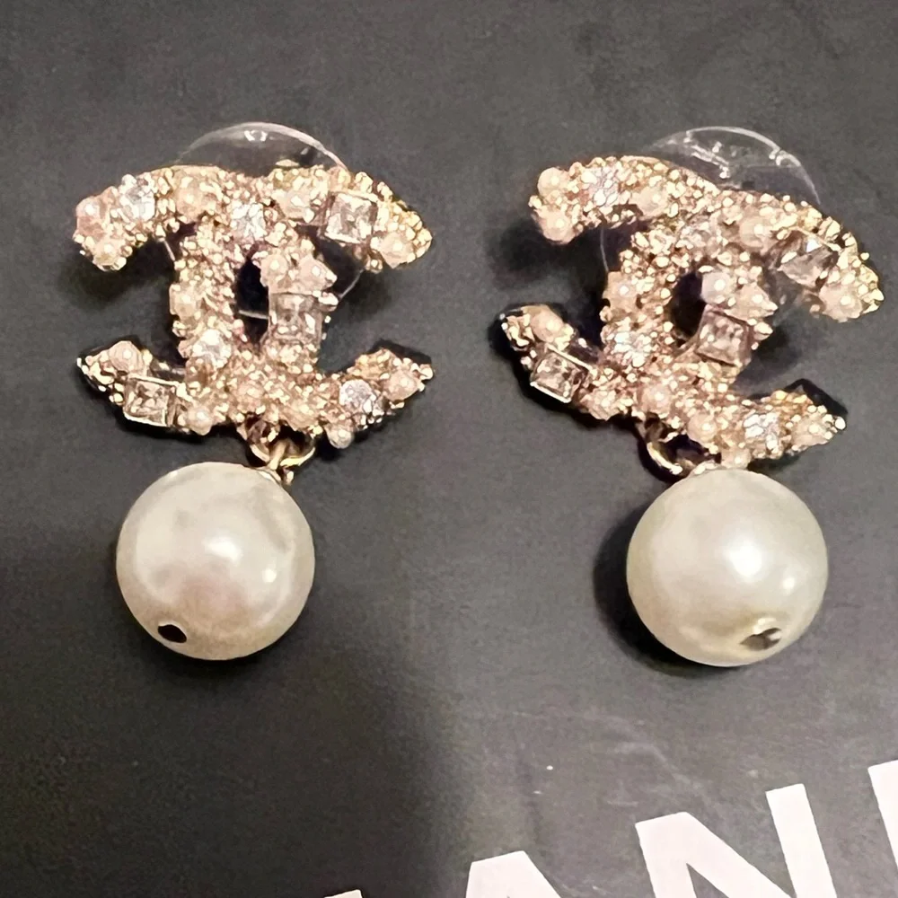 CHANEL CC RHINESTONE EARRINGS